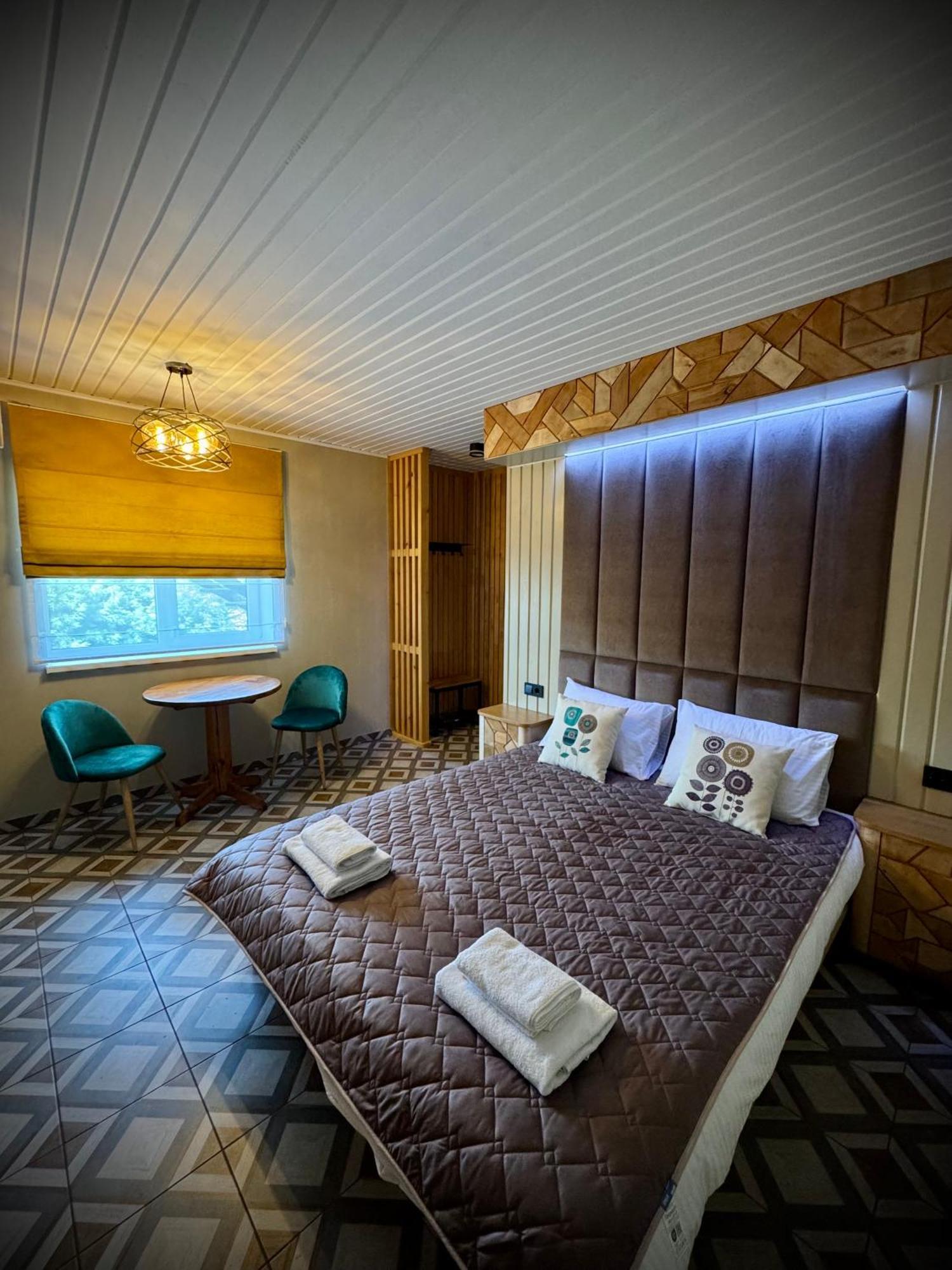 Hotel Bannyi Dvir Uzyn Exteriér fotografie
